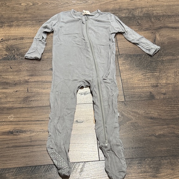 Kyte BABY Other - Kyte BABY Zip Footie - Charcoal? PLAY